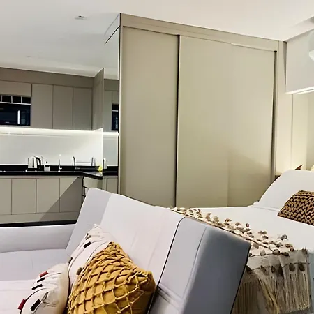 Flat Luxo Com Coworking, Academia E Rooftop - Wifi 1gb - Beira Mar 4 Min Apartamento *